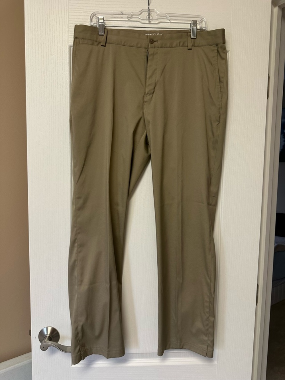 Nike Men's Chino Pants in Olive/Tan